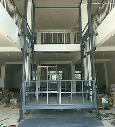 室內雙缸雙臂導軌式升降貨梯